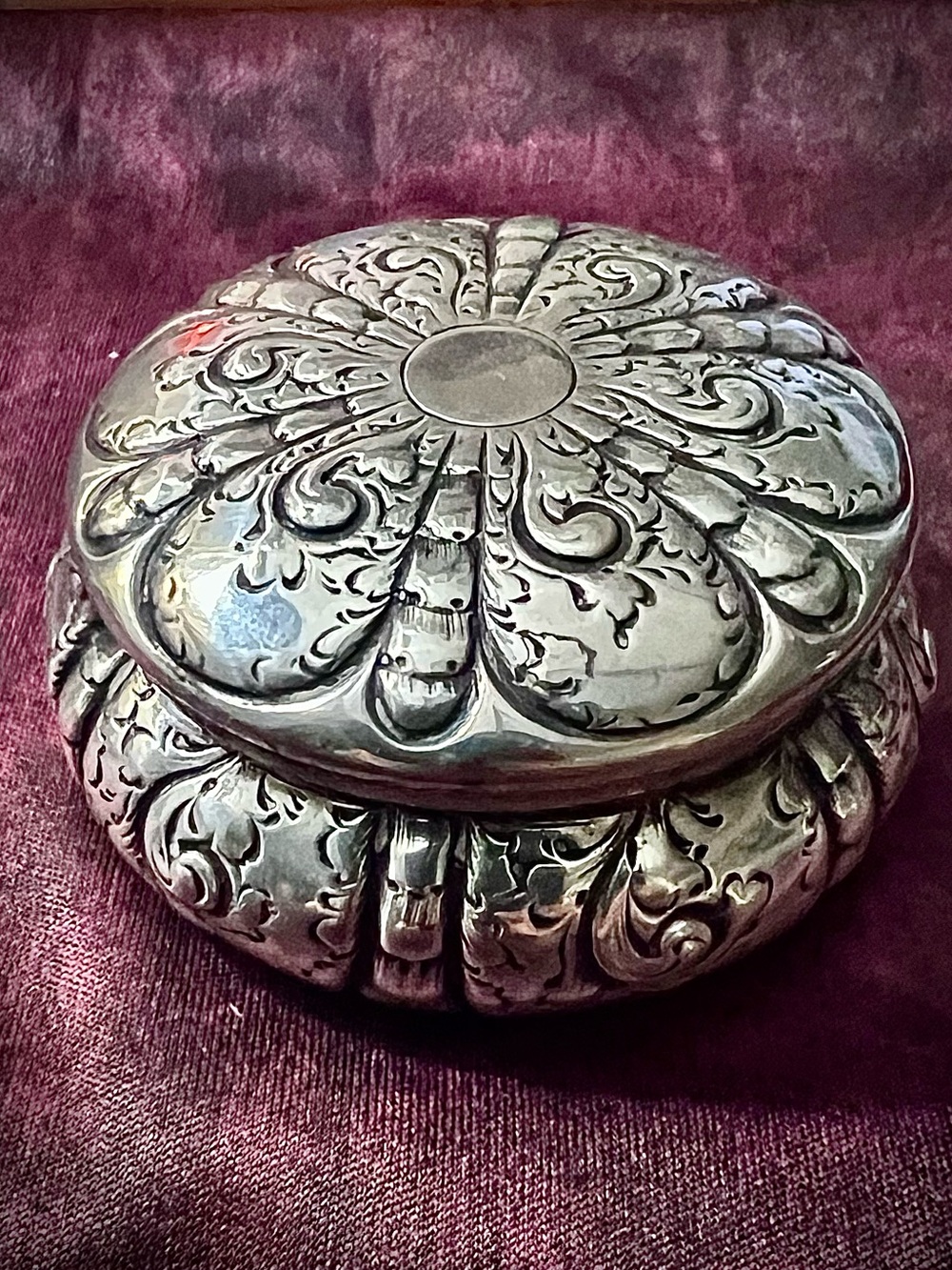 Antique Theodore B. Starr Sterling Silver Repousse Trinket Box c1900 | 40.8g